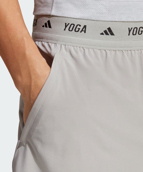 adidas（アディダス）の「ヨガ トレーニング 2-in-1 ショーツ