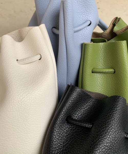 mi via loca（ミヴィアロカ）の「フェイクレザー巾着バッグ