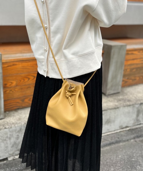 フェイクレザー巾着バッグ（ショルダーバッグ）｜mi via loca