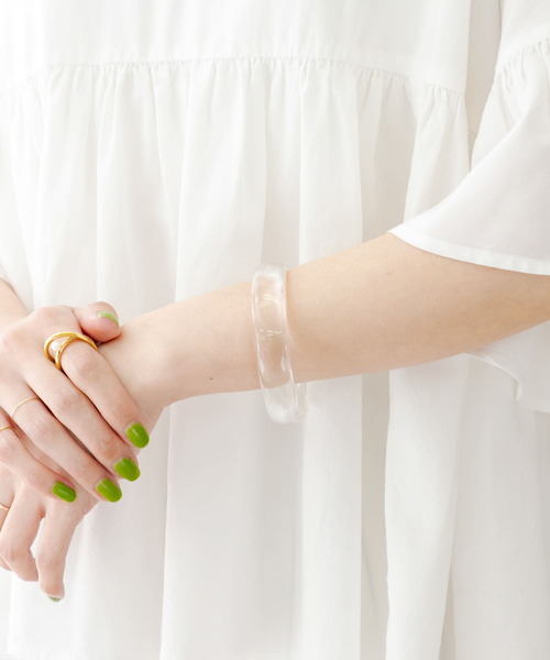 URBAN RESEARCH Sonny Label（アーバンリサーチサニーレーベル）の「アクリルワイドバングル（バングル/リストバンド・レディース・クリア/ブラウン系その他・ONE）」の5枚目の写真