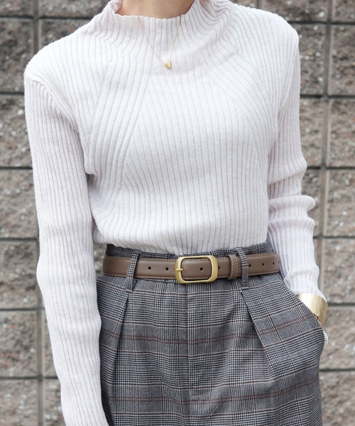 florist(フローリスト)の「レディースゴールドスクエアバックルレザーベルト(ベルト・レディース・ブラック/グレー/ブラウン/グレイッシュベージュ/グレー系3/ブラック系2/ブラック系3/ブラウン系2/ブラウン系3/ベージュ系2/ベージュ系3/グレー系2・S/M)」の5枚目の写真