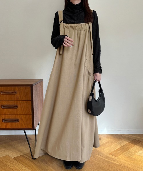 Doux Belle(ドゥーベル)の「フレアデニムジャンパースカート(ジャンパースカート・レディース・ライトブルー/ブラック/ブルー/グリーン/カーキ/ベージュ/ブラック系その他・FREE)」の4枚目の写真