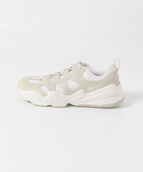 NIKE（ナイキ）の「NIKE　ナイキウィメンズテックヘラ（スニーカー・レディース・ホワイト/ベージュ系その他・24/23/23.5）」の2枚目の写真