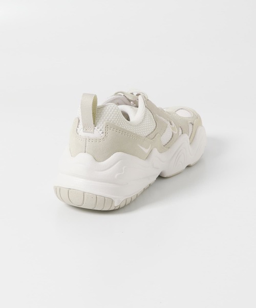 NIKE（ナイキ）の「NIKE　ナイキウィメンズテックヘラ（スニーカー・レディース・ホワイト/ベージュ系その他・24/23/23.5）」の6枚目の写真
