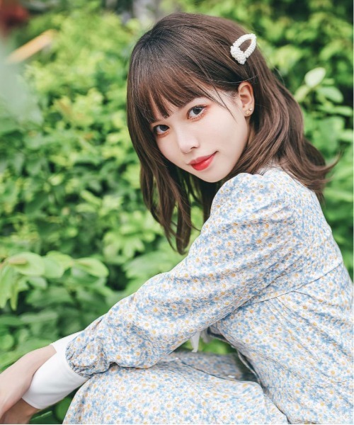 Port(ポート)の「【 フルウィッグ 】 ネオウルフ / ミディアムウェーブ / シースルーバング(ウィッグ・レディース・ブラック系その他/ブラック/ピンクベージュ/ブラック×パープル/ライトグリーン/ブラック×ブルー・FREE)」の2枚目の写真