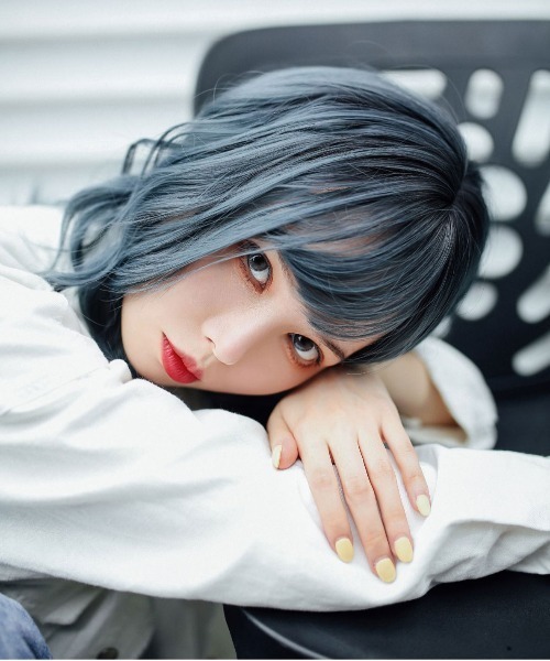 Port(ポート)の「【 フルウィッグ 】 ネオウルフ / ミディアムウェーブ / シースルーバング(ウィッグ・レディース・ブラック系その他/ブラック/ピンクベージュ/ブラック×パープル/ライトグリーン/ブラック×ブルー・FREE)」の17枚目の写真