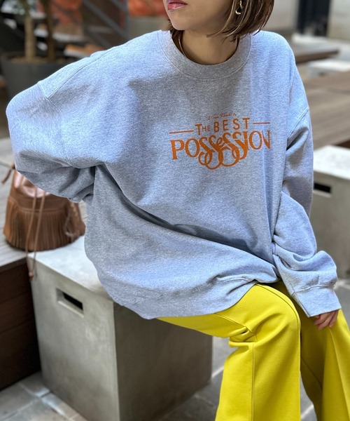 mi via loca(ミヴィアロカ)の「GILDAN Vintageライク POSSESSION ウラケ裏起毛 ロゴスウェット(スウェット・レディース・ブラック/トップグレー/ライトピンク・MEDIUM/X-LARGE)」の5枚目の写真