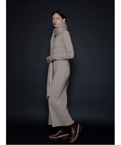 AMAIL（アマイル）の「Back open straight dress（ワンピース・レディース・ベージュ/ブラック/レッド・FREE）」の5枚目の写真