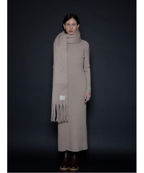 AMAIL（アマイル）の「Back open straight dress（ワンピース・レディース・ベージュ/ブラック/レッド・FREE）」の6枚目の写真