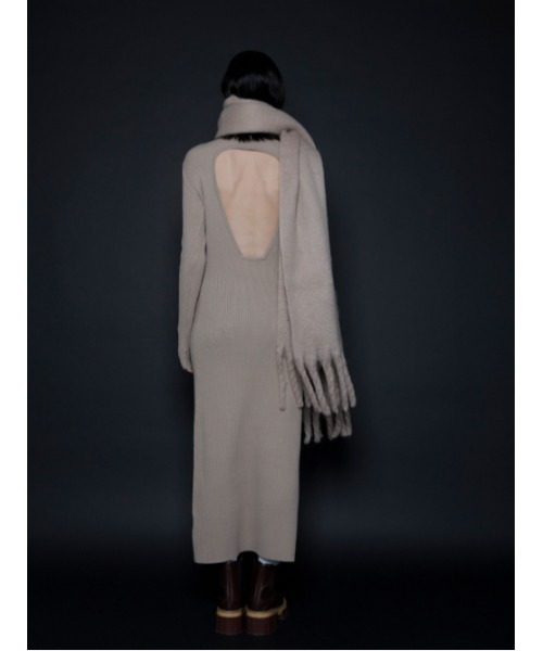 AMAIL（アマイル）の「Back open straight dress（ワンピース・レディース・ベージュ/ブラック/レッド・FREE）」の8枚目の写真