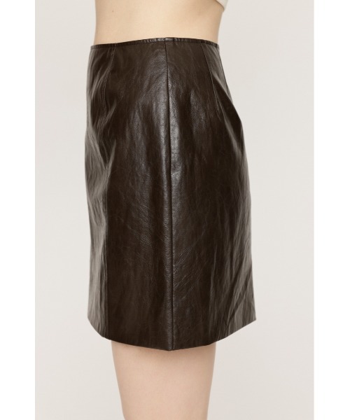 SLY（スライ）の「F/LEATHER TIGHT S/SK フェイクレザー タイト ショートスカート（スカート・レディース・カーキ/アイボリー/ブラウン・1/0）」の5枚目の写真