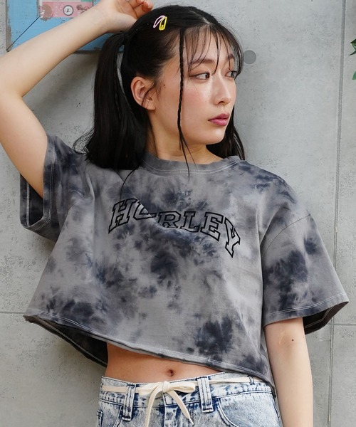 Hurley (ハーレー)の「Hurley/ハーレー Tシャツ 半袖 ショート丈 クロップ丈 アーチロゴ プリント ヘビーウェイト WSS2421021(Tシャツ/カットソー・レディース・ブラック×ホワイト/ホワイト/ブルー系その他/ブラック/ピンク・M)」の17枚目の写真