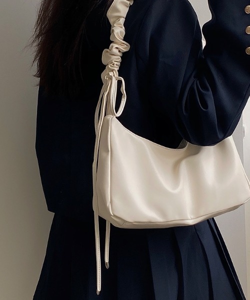 ☆DIAVEL☆激レアレザーバック   大幅値下げ中 ドゥカティ新型「ディアベルV4」は、クルーザーではなかった