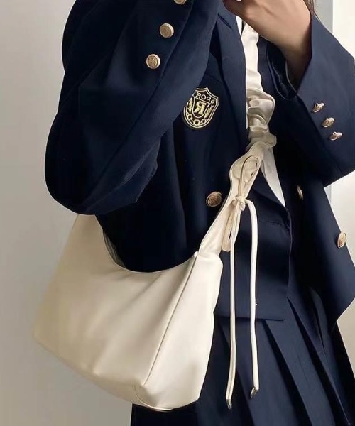 DIAVEL（ディアベル）の「2WAY ギャザーショルダーバッグ（ショルダーバッグ・レディース・ホワイト/シルバー/ブラック/レッド・FREE）」の6枚目の写真