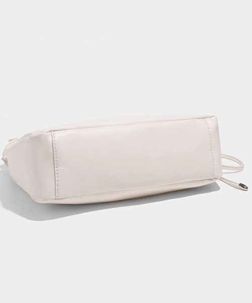 DIAVEL（ディアベル）の「2WAY ギャザーショルダーバッグ（ショルダーバッグ・レディース・ホワイト/シルバー/ブラック/レッド・FREE）」の11枚目の写真