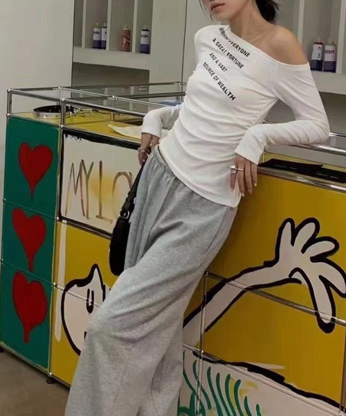 LYEON(リヨン)の「ロゴプリンオフショルロンT(Tシャツ/カットソー・レディース・オフホワイト/グレー/ブラック・FREE)」の5枚目の写真