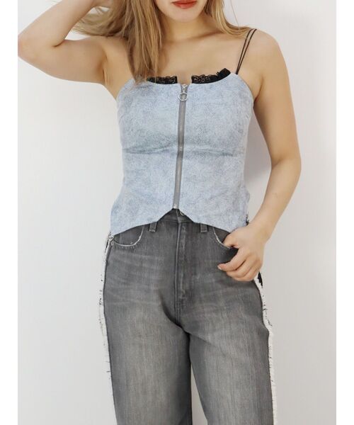 EVRIS（エヴリス）の「フェイクレザーキャミトップス（キャミソール・レディース・ブラック/ブルー/ブラウン・FREE）」の4枚目の写真