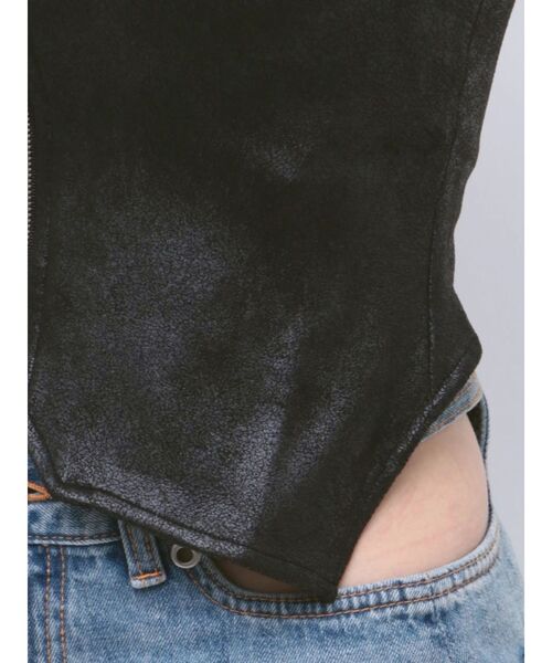 EVRIS（エヴリス）の「フェイクレザーキャミトップス（キャミソール・レディース・ブラック/ブルー/ブラウン・FREE）」の16枚目の写真