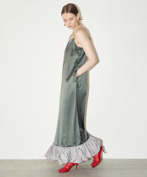 yae（ヤエ）の「Ballon hem satin dress / バルーンヘムサテンドレス（ワンピース・レディース・グレー/ブラック・36/38）」の5枚目の写真