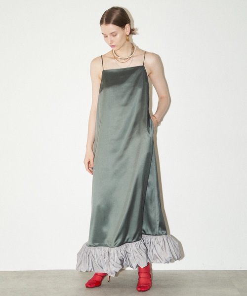 yae（ヤエ）の「Ballon hem satin dress / バルーンヘムサテンドレス（ワンピース・レディース・グレー/ブラック・36/38）」の4枚目の写真