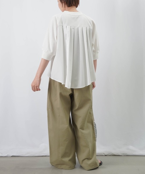 LUCA/LADY LUCK LUCA（ルカ/レディラックルカ）の「LC/LLL ドッキングタックラグランカットソー / 五分袖タックデザインプルオーバー（Tシャツ/カットソー・レディース・ブラック/ブルー/オフホワイト・FREE）」の21枚目の写真