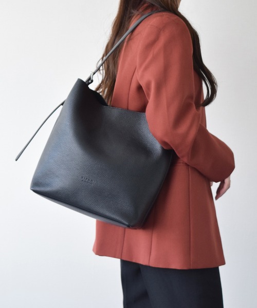 RIPANI(リパーニ)の「【RIPANI】レザーショルダーバッグ(Q46356)(ショルダーバッグ・レディース・ブラック/ダークグレー/ライトグレー/ホワイト/キャメル・ALL)」の3枚目の写真