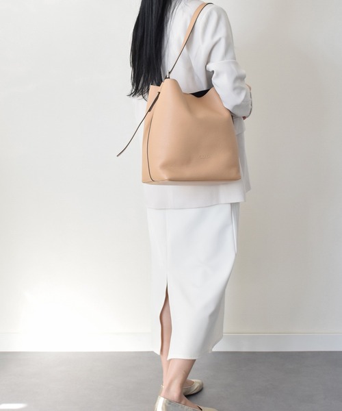 RIPANI(リパーニ)の「【RIPANI】レザーショルダーバッグ(Q46356)(ショルダーバッグ・レディース・ブラック/ダークグレー/ライトグレー/ホワイト/キャメル・ALL)」の8枚目の写真