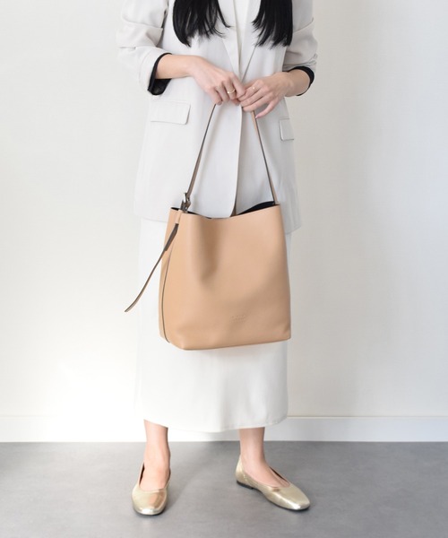 RIPANI(リパーニ)の「【RIPANI】レザーショルダーバッグ(Q46356)(ショルダーバッグ・レディース・ブラック/ダークグレー/ライトグレー/ホワイト/キャメル・ALL)」の9枚目の写真