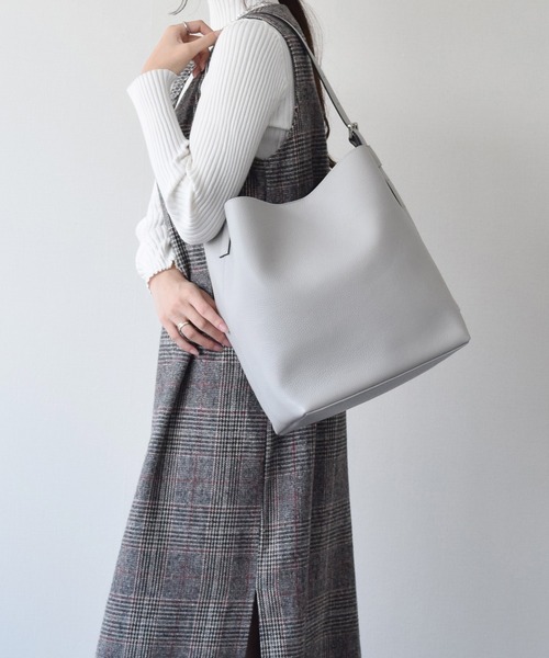 RIPANI(リパーニ)の「【RIPANI】レザーショルダーバッグ(Q46356)(ショルダーバッグ・レディース・ブラック/ダークグレー/ライトグレー/ホワイト/キャメル・ALL)」の10枚目の写真