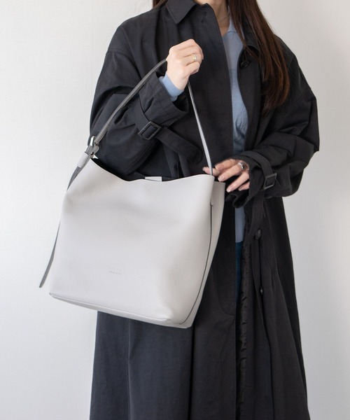 RIPANI(リパーニ)の「【RIPANI】レザーショルダーバッグ(Q46356)(ショルダーバッグ・レディース・ブラック/ダークグレー/ライトグレー/ホワイト/キャメル・ALL)」の12枚目の写真