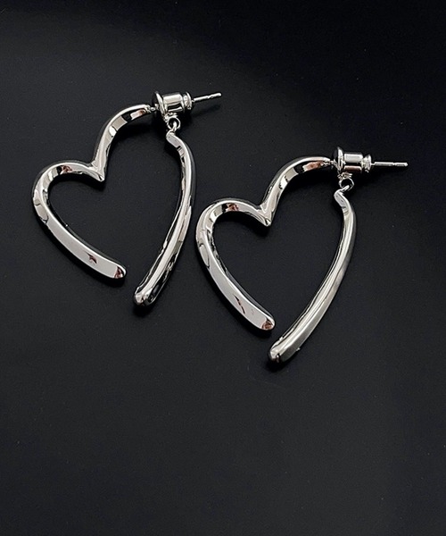 HALEY PESCA（ヘーリーペスカ）の「HALEY PESCA/ペアハートピアス（ピアス（両耳用）・レディース・シルバー/ゴールド・FREE）」の2枚目の写真