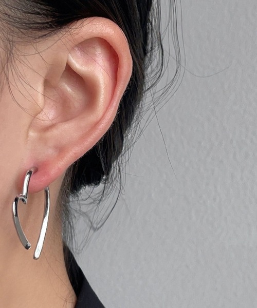 HALEY PESCA（ヘーリーペスカ）の「HALEY PESCA/ペアハートピアス（ピアス（両耳用）・レディース・シルバー/ゴールド・FREE）」の5枚目の写真