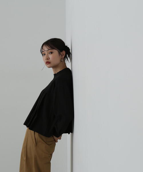 N.(N. Natural Beauty Basic)(エヌエヌナチュラルビューティーベーシック)の「◆スタンドカラーショートタックブラウス(シャツ/ブラウス・レディース・ホワイト/ブラック/ブルー・MEDIUM)」の7枚目の写真