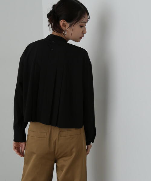 N.(N. Natural Beauty Basic)(エヌエヌナチュラルビューティーベーシック)の「◆スタンドカラーショートタックブラウス(シャツ/ブラウス・レディース・ホワイト/ブラック/ブルー・MEDIUM)」の4枚目の写真
