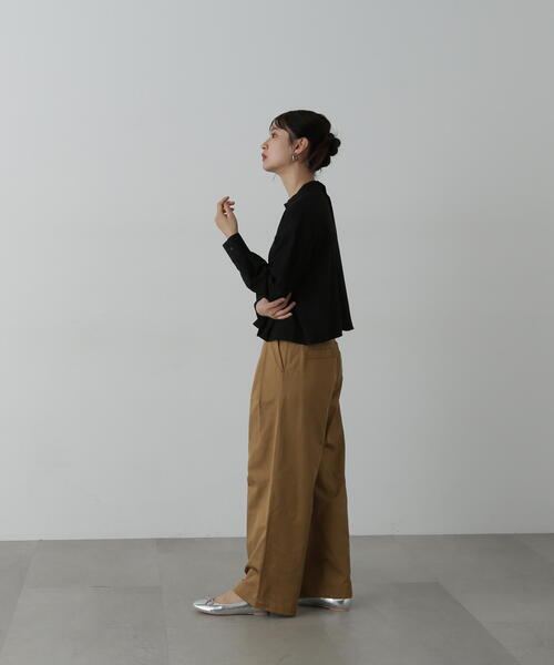 N.(N. Natural Beauty Basic)(エヌエヌナチュラルビューティーベーシック)の「◆スタンドカラーショートタックブラウス(シャツ/ブラウス・レディース・ホワイト/ブラック/ブルー・MEDIUM)」の9枚目の写真
