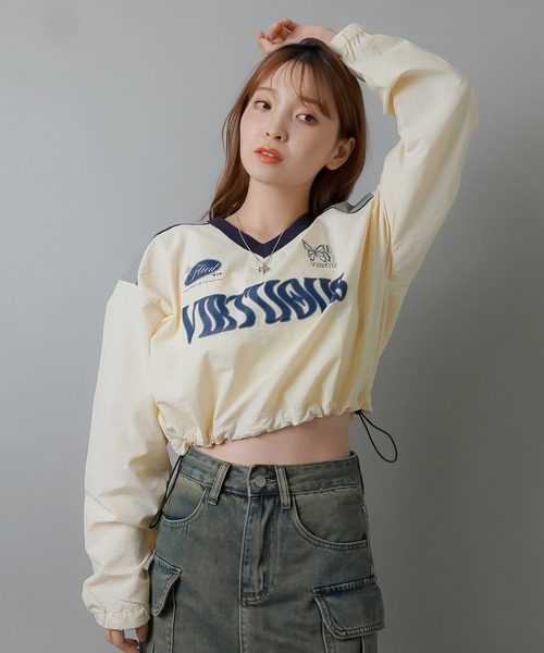 SPINNS（スピンズ）の「VIRTOUSロゴ ショート丈ナイロンプルオーバー（スウェット・レディース・アイボリー/ブラック/ピンク/ネイビー/レッド・ONESIZE）」の12枚目の写真