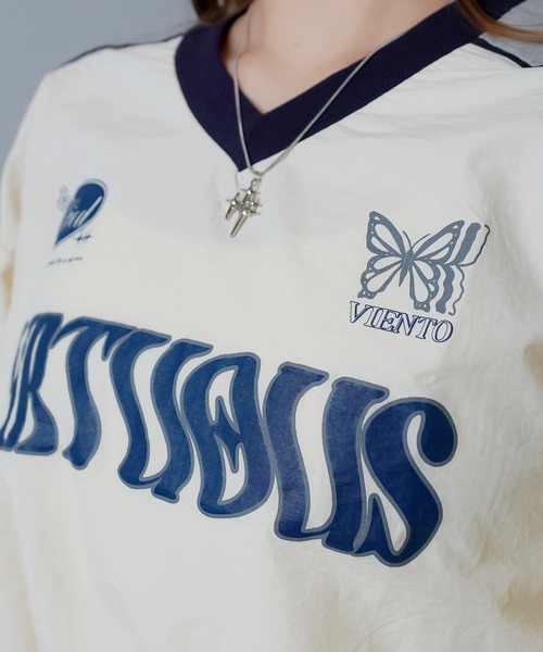 SPINNS（スピンズ）の「VIRTOUSロゴ ショート丈ナイロンプルオーバー（スウェット・レディース・アイボリー/ブラック/ピンク/ネイビー/レッド・ONESIZE）」の16枚目の写真