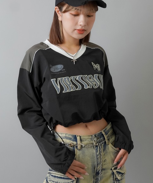 SPINNS（スピンズ）の「VIRTOUSロゴ ショート丈ナイロンプルオーバー（スウェット・レディース・アイボリー/ブラック/ピンク/ネイビー/レッド・ONESIZE）」の8枚目の写真