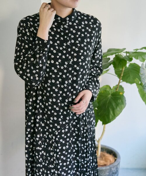 長袖斜めプリーツワンピース【SUM1 STYLE(スミ スタイル