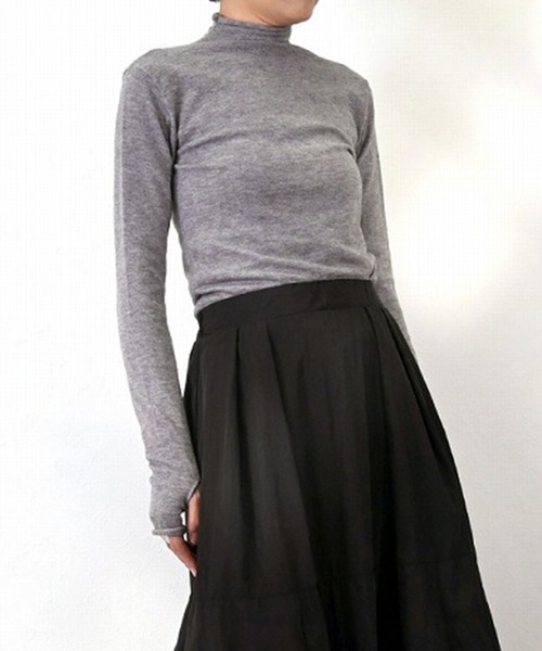 STYLEBLOCK（スタイルブロック）の「フィンガーホールタートルネックニットプルオーバー（ニット/セーター・レディース・オレンジ/ネイビー/グリーン/ブラック/オフホワイト/ターコイズブルー/チャコールグレー・M）」の4枚目の写真