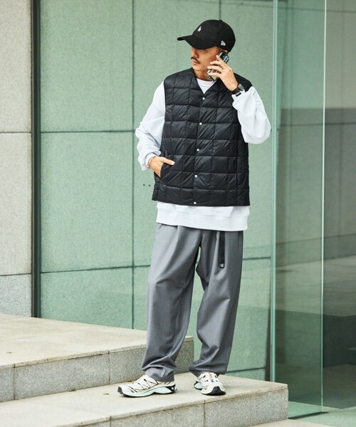 FREAK'S STORE（フリークスストア）の「限定展開 TAION/タイオン ベーシック Vネックボタン インナーダウンベスト / V NECK DOWN VEST / TAION-001（ダウンベスト・メンズ・オリーブ/ブラック/インディゴブルー/チャコールグレー・MEDIUM/SMALL/X-LARGE/LARGE）」の5枚目の写真