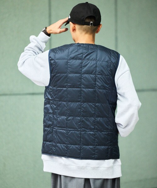 FREAK'S STORE（フリークスストア）の「限定展開 TAION/タイオン ベーシック Vネックボタン インナーダウンベスト / V NECK DOWN VEST / TAION-001（ダウンベスト・メンズ・オリーブ/ブラック/インディゴブルー/チャコールグレー・MEDIUM/SMALL/X-LARGE/LARGE）」の9枚目の写真