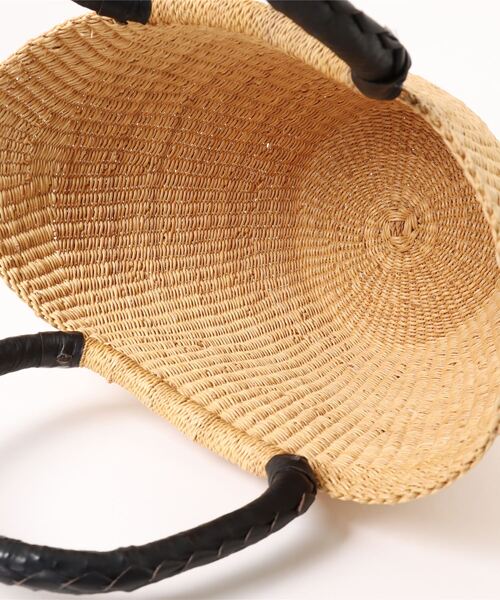 UNBILLION(アンビリオン)の「アフリカンスクエアー AFRICANSQUARE / ボルガ丸底ニケフォルムバスケット S(かごバッグ・レディース・ベージュ・FREE)」の6枚目の写真