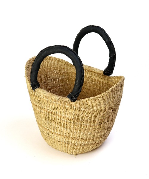 UNBILLION(アンビリオン)の「アフリカンスクエアー AFRICANSQUARE / ボルガ丸底ニケフォルムバスケット S(かごバッグ・レディース・ベージュ・FREE)」の2枚目の写真