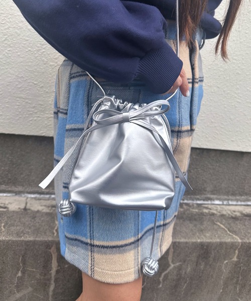 poiregnee（ポワニェ）の「［select］巾着ミニショルダー（ショルダーバッグ・レディース・ブラック/アイボリー/シルバー・FREE）」の3枚目の写真