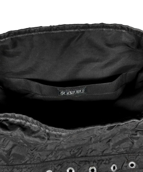 BLACKPURPLE（ブラックパープル）の「韓国ブランド BLACK PURPLE ブラックパープル Lucky string multi bag ショルダーバッグ ナップサック リュックサック 2wayバッグ 大容量 肩掛けバッグ カバン 鞄 黒バッグ 韓国ファッション 韓国ストリート ストリートファッション（バックパック/リュック・メンズ・ブラック・ONE SIZE）」の2枚目の写真