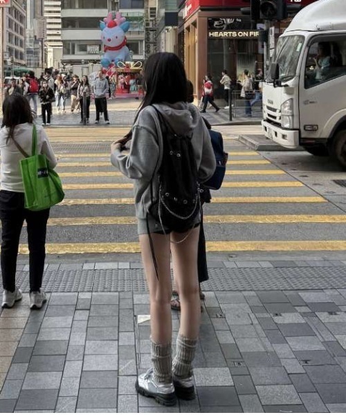 BLACKPURPLE（ブラックパープル）の「韓国ブランド BLACK PURPLE ブラックパープル Lucky string multi bag ショルダーバッグ ナップサック リュックサック 2wayバッグ 大容量 肩掛けバッグ カバン 鞄 黒バッグ 韓国ファッション 韓国ストリート ストリートファッション（バックパック/リュック・メンズ・ブラック・ONE SIZE）」の9枚目の写真