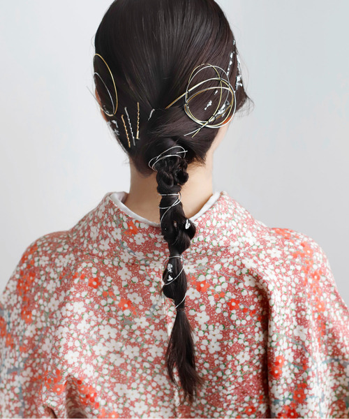 ANEMONE（アネモネ）の「ホイルフレーク付水引ヘアアレンジセット（カチューシャ・レディース・マルチ/ゴールド・FREE）」の2枚目の写真