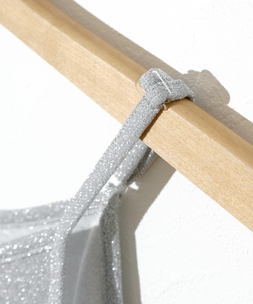 flower(フラワー)の「シャイニーキャミトップ5(キャミソール・レディース・シルバー/ゴールド・FREE)」の17枚目の写真