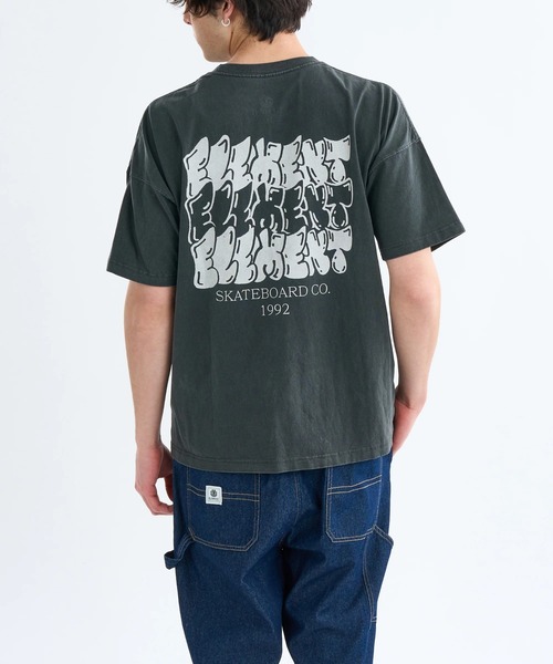 ELEMENT（エレメント）の「ELEMENT メンズ TAG 3 SS Tシャツ 【2025年春夏モデル】/エレメントバックプリント半袖Tシャツ（Tシャツ/カットソー・メンズ・スミクロ/ブラック/ホワイト・X-LARGE/LARGE/MEDIUM）」の3枚目の写真